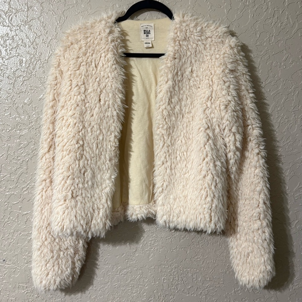 Billabong Faux Fur Jacket in EUC size Large Cream